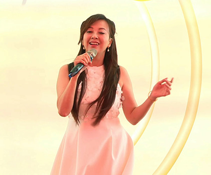 歌手乔幼带来精彩歌曲演出